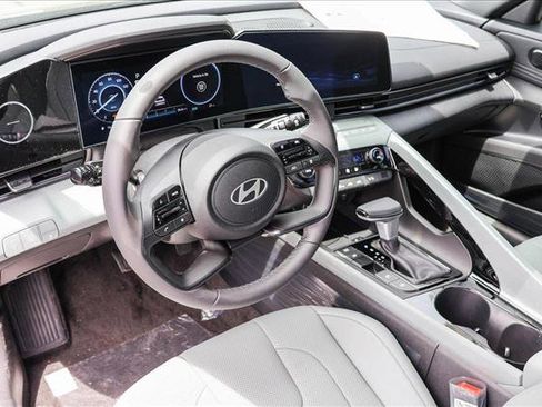 New 2025 Hyundai Elantra Limited image 10