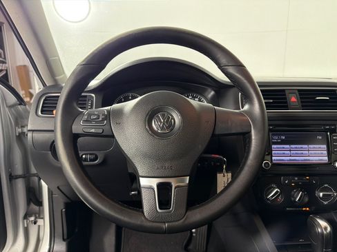 Used 2012 Volkswagen Jetta SE FWD image 16