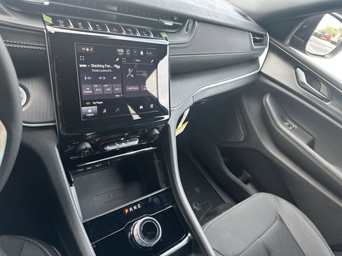 New 2025 Jeep Grand Cherokee Laredo X w/ Luxury Tech Group I image 22