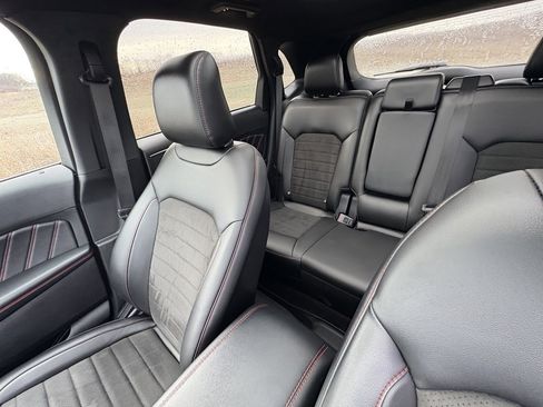 Used 2022 Ford Edge ST-Line image 34