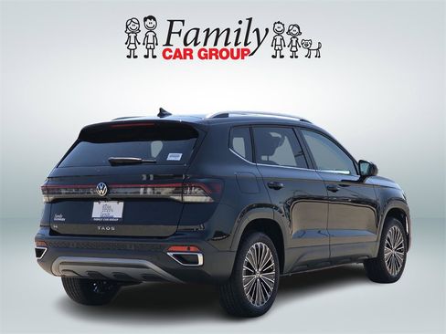 New 2025 Volkswagen Taos SE image 4