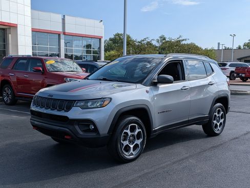 Used 2022 Jeep Compass Trailhawk w/ Sun and Sound Group AWD/4WD image 4