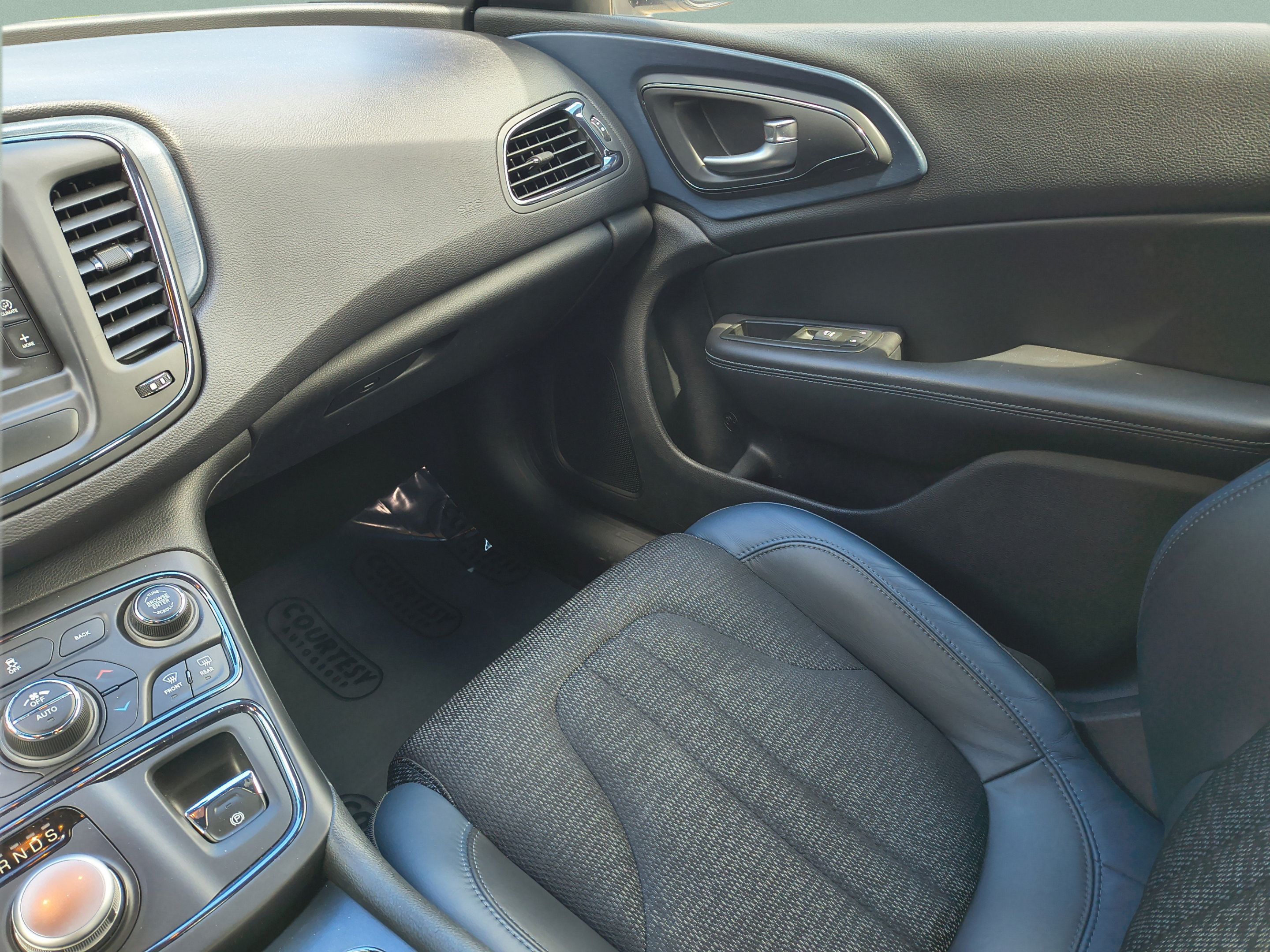 Used 2015 Chrysler 200 S w/ Comfort Group FWD image 15