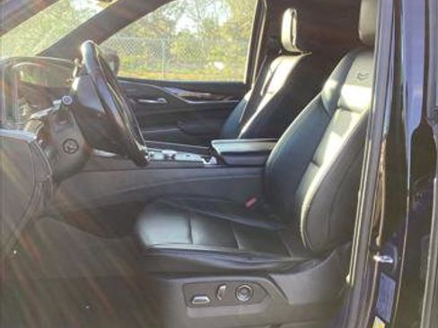 Used 2021 Cadillac Escalade Luxury image 13