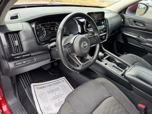 Used 2023 Nissan Pathfinder SV image 13