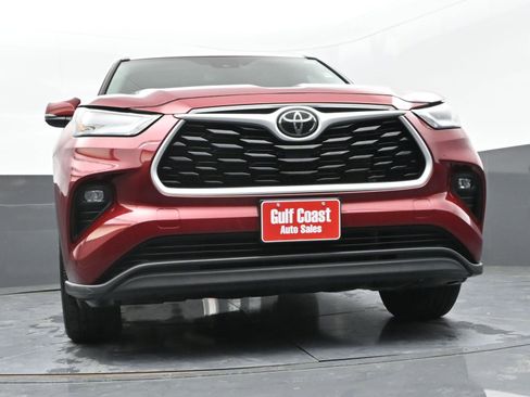 Certified 2024 Toyota Highlander XLE image 33