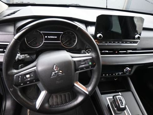 Used 2023 Mitsubishi Outlander SE image 44