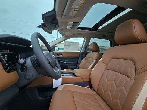 New 2026 Nissan Pathfinder Platinum FWD image 7