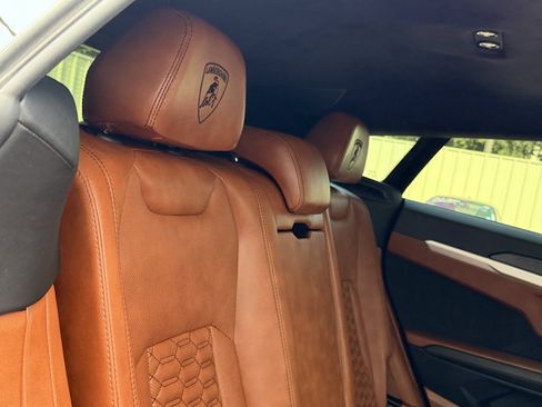 Used 2019 Lamborghini Urus AWD/4WD image 31