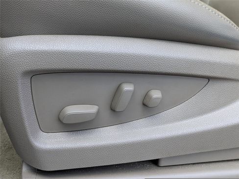 Used 2015 Chevrolet Tahoe LTZ RWD image 11