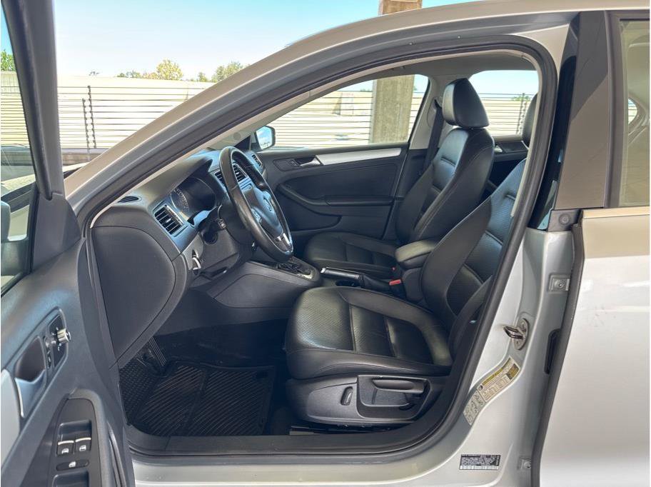 Used 2013 Volkswagen Jetta SE FWD image 10
