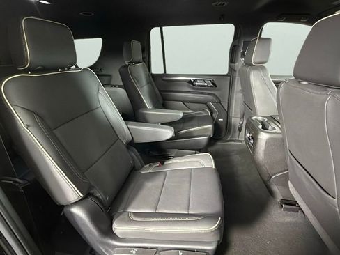 Certified 2025 Chevrolet Suburban Premier image 33