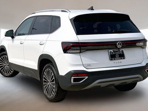 Used 2025 Volkswagen Taos SE FWD image 13