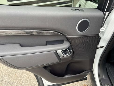 Certified 2018 Land Rover Discovery HSE image 13