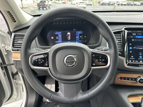 Used 2023 Volvo XC90 B6 Plus AWD/4WD image 18