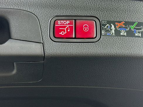 Certified 2025 Mercedes-Benz GLE 450e 4MATIC image 34