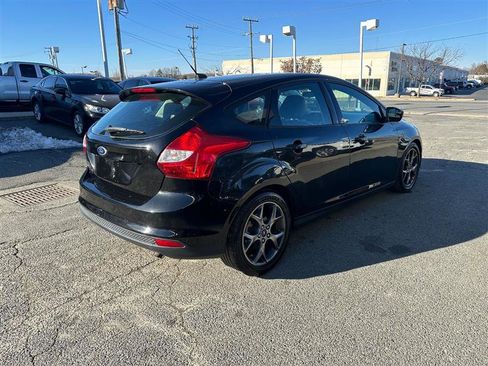 Used 2014 Ford Focus SE w/ Equipment Group 201A image 4