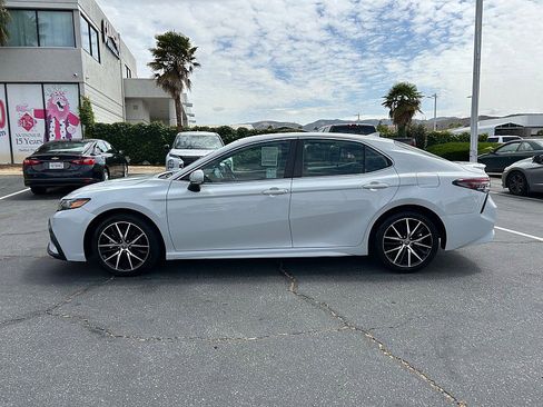 Used 2023 Toyota Camry SE FWD image 6