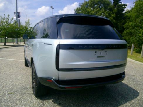 Used 2024 Land Rover Range Rover Long Wheelbase SE AWD/4WD image 16