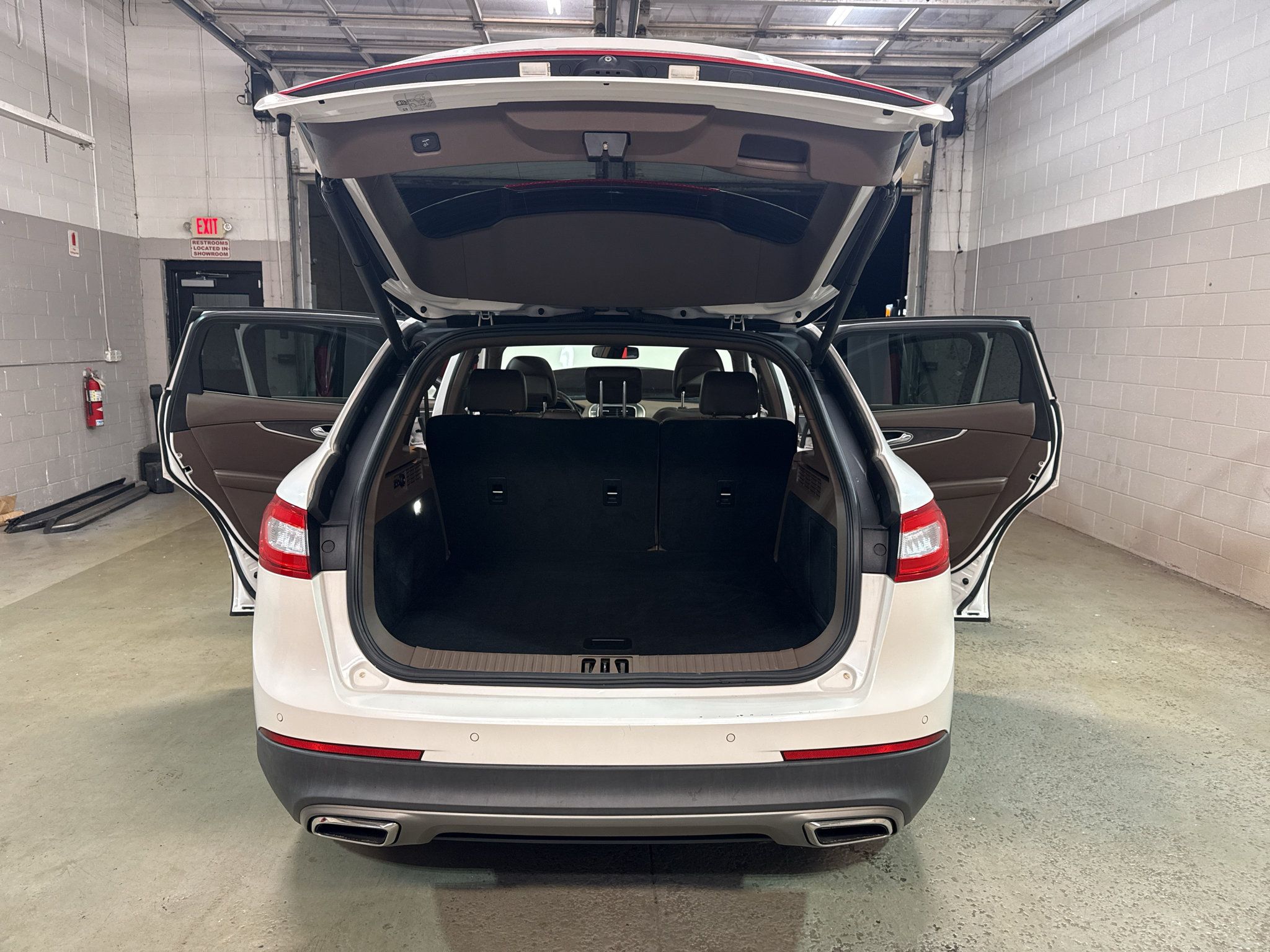 Used 2017 Lincoln MKX Reserve w/ Lincoln MKX Climate Package AWD/4WD image 13