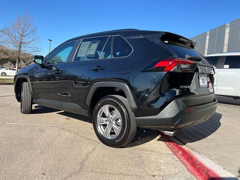 Used 2025 Toyota RAV4 XLE image 8