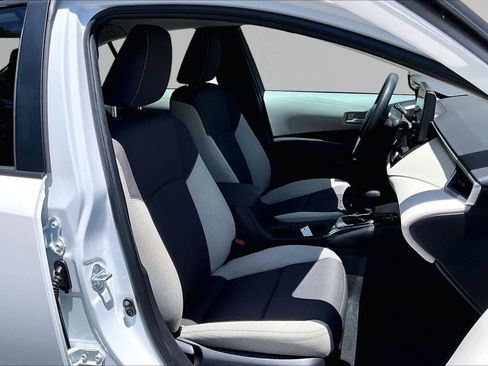 Used 2024 Toyota Corolla LE w/ LE Convenience Package FWD image 8