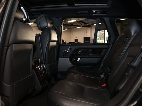 Used 2019 Land Rover Range Rover HSE image 11