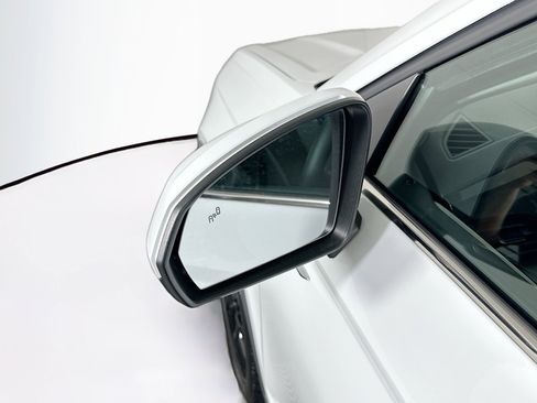 Used 2022 Volkswagen Taos SEL w/ Panoramic Sunroof Package FWD image 16