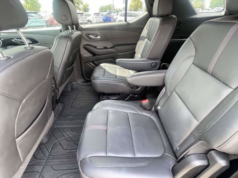Used 2022 Chevrolet Traverse RS FWD image 11