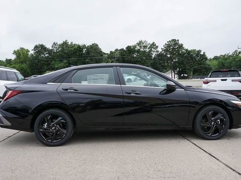 New 2026 Hyundai Elantra SEL Sport Premium FWD image 3