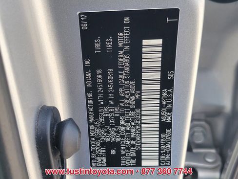 Certified 2017 Toyota Highlander LE w/ Carpet Mat Package image 16