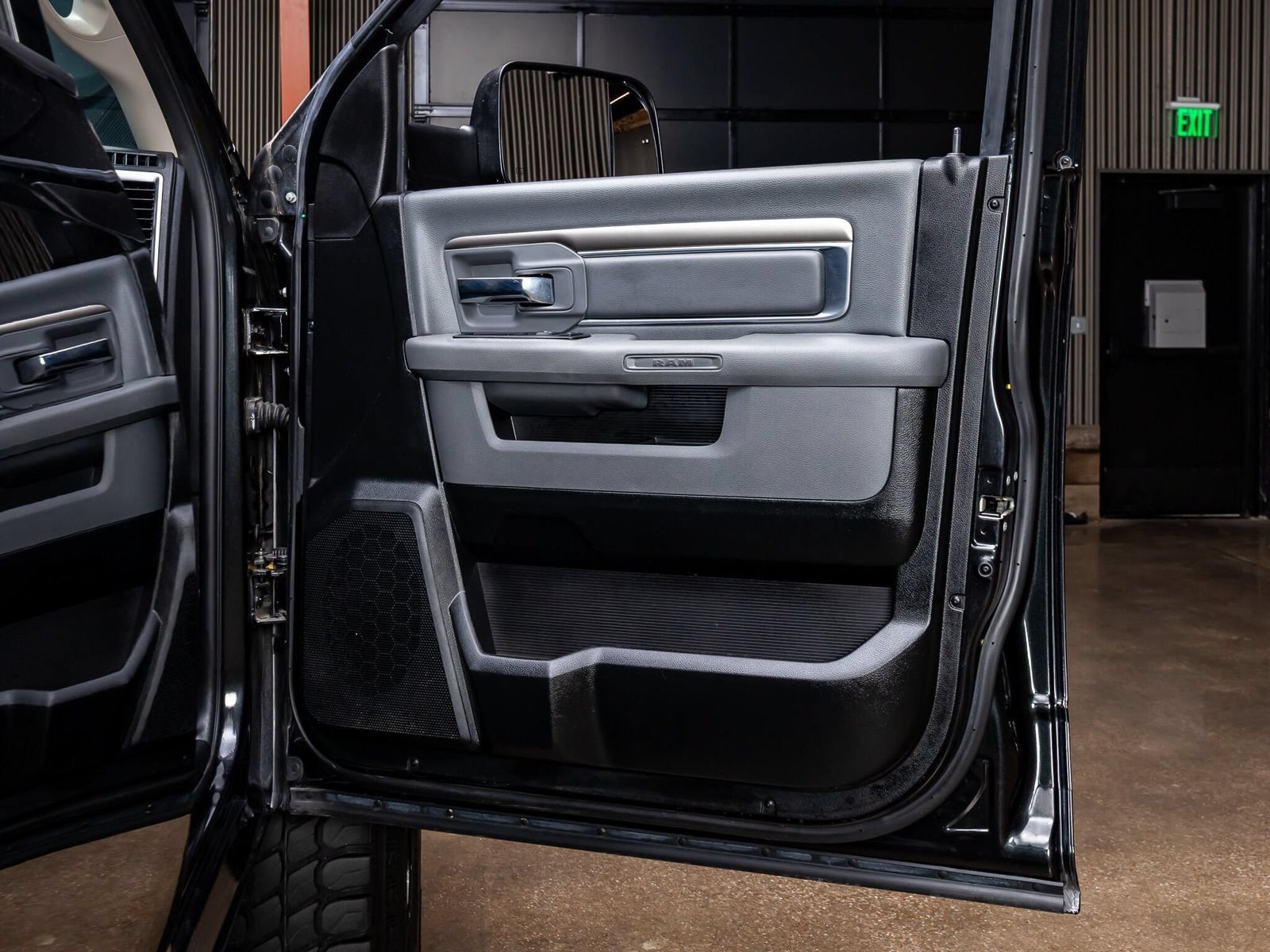 Used 2017 RAM 1500 Big Horn AWD/4WD image 32