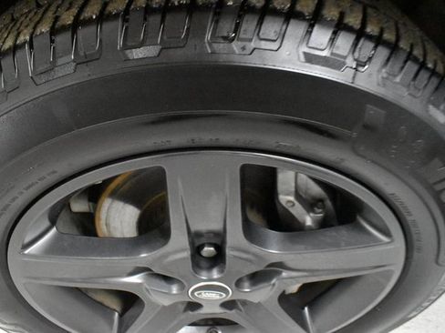 Used 2024 Land Rover Defender 90 X-Dynamic SE image 9