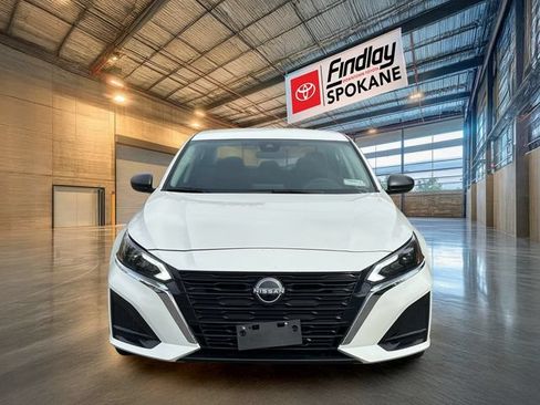 Used 2025 Nissan Altima 2.5 SV FWD image 2