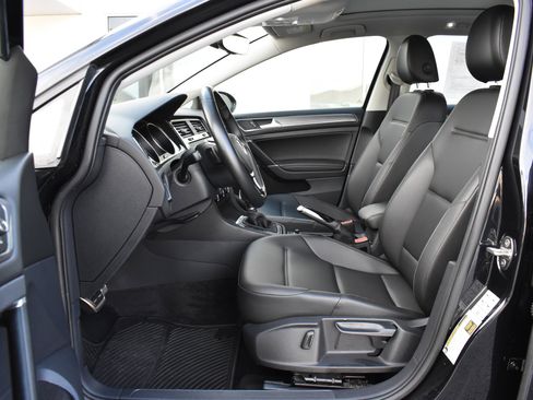 Used 2019 Volkswagen Golf Alltrack SE image 16