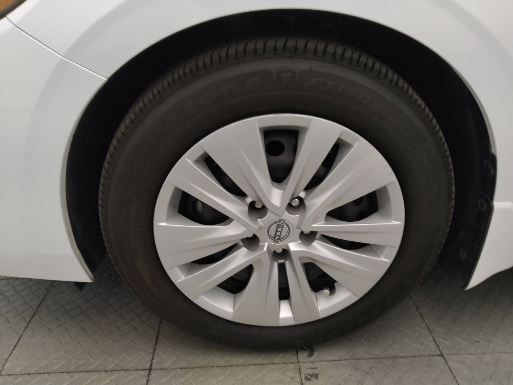 Used 2025 Nissan Sentra S FWD image 31