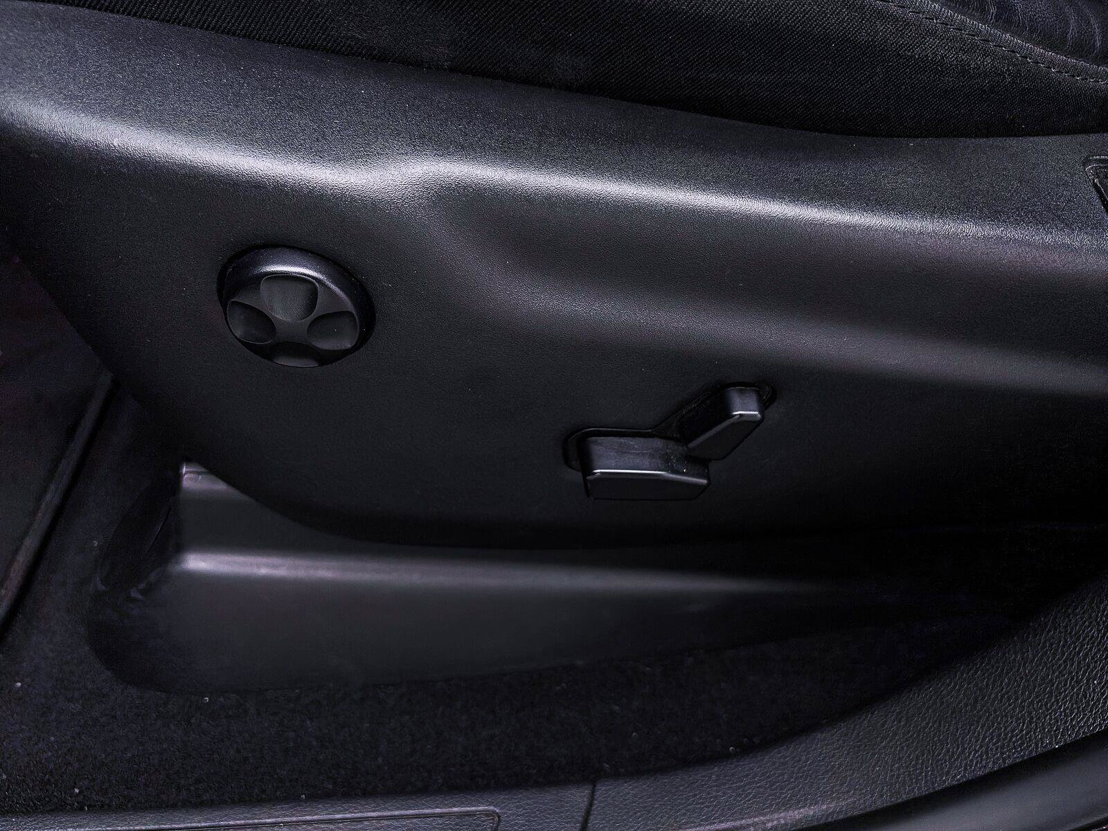Used 2019 Jeep Grand Cherokee Altitude AWD/4WD image 16