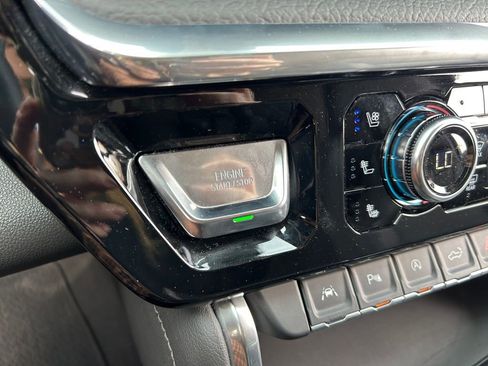 Used 2025 GMC Sierra 1500 Denali w/ Technology Package AWD/4WD image 40