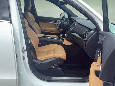 Used 2018 Volvo XC90 T6 Momentum w/ Convenience Package AWD/4WD image 13