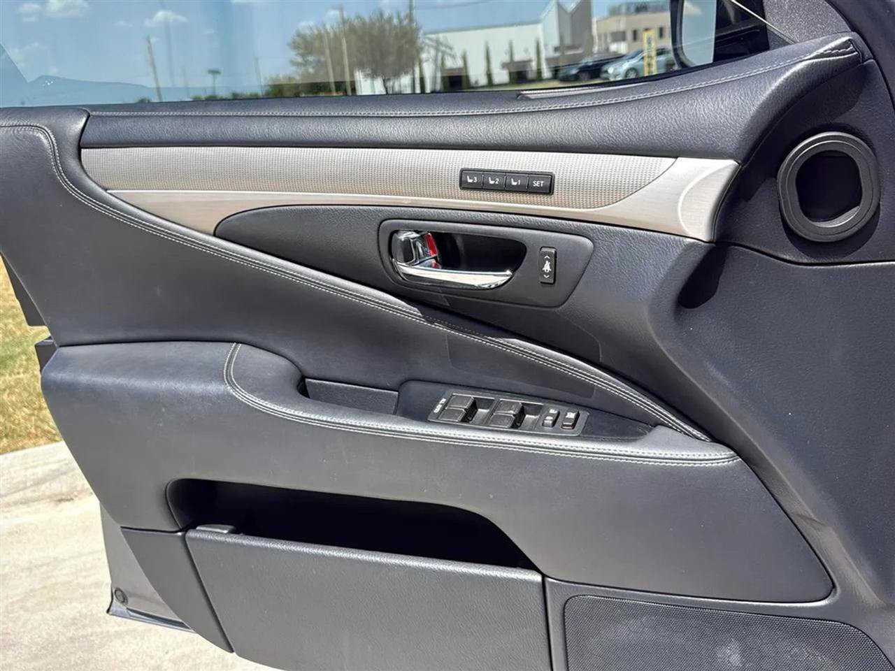 Used 2015 Lexus LS 460 w/ F Sport Package RWD image 45