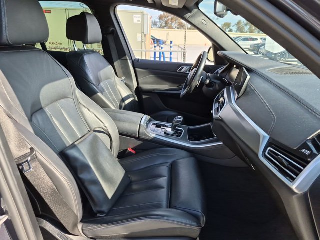 Used 2022 BMW X5 xDrive40i w/ M Sport Package AWD/4WD image 13