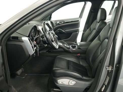 Used 2016 Porsche Cayenne image 29