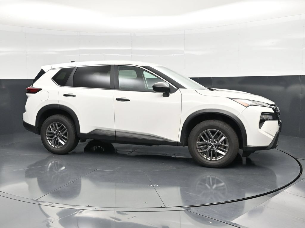 Used 2024 Nissan Rogue S AWD/4WD image 4