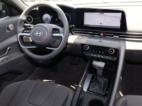Used 2024 Hyundai Elantra SEL FWD image 9