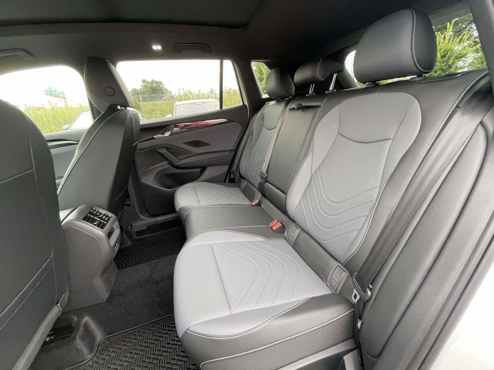 New 2026 Volkswagen Tiguan SE R-Line FWD image 13