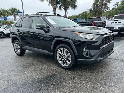 Used 2020 Toyota RAV4 XLE Premium FWD image 9