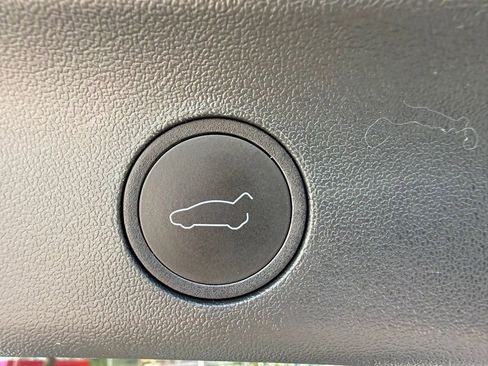 Used 2023 Tesla Model Y Performance image 29