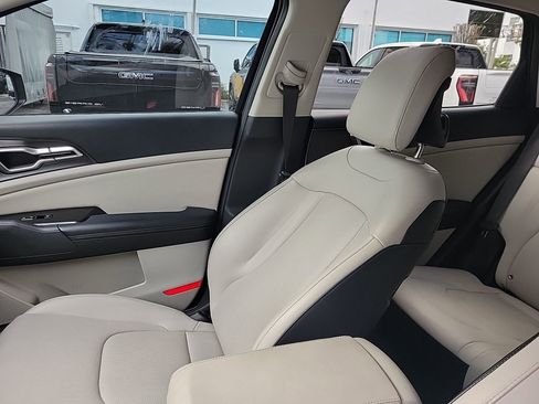 Used 2023 Kia Sportage EX image 23