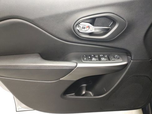 Used 2020 Jeep Cherokee Latitude Plus w/ Cold Weather Group image 25