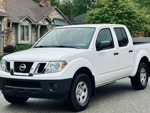 Used 2011 Nissan Frontier S AWD/4WD image 1
